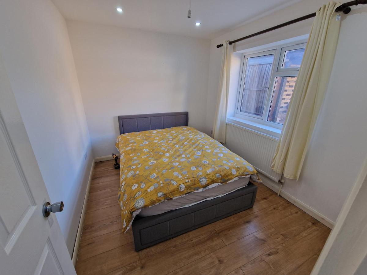 Mile End Budget Guesthouse London Kültér fotó
